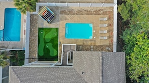Soak up the sun in the loungers, relax in the cabana, enjoy our private putting green, or cool off in the pool with a refreshing drink from the cabana's tiki bar 🍹☀️