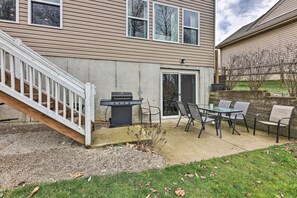 Patio | Gas Grill | Dining Table