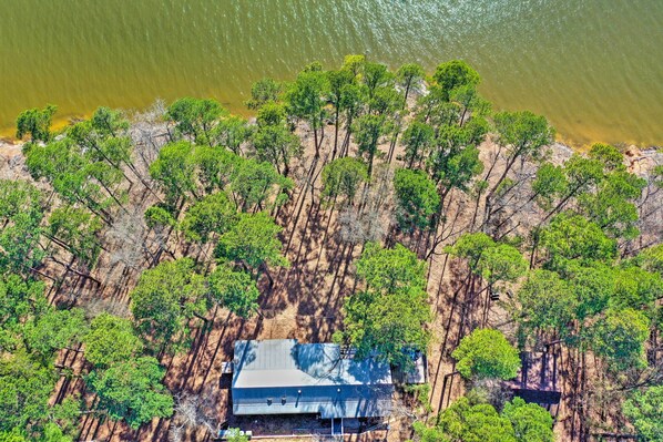 Avinger Vacation Rental | 5BR | 3.5BA | 2,100 Sq Ft | Step-Free Access