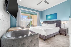 King size bed with balcony access