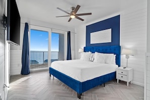 Ensuite King bedroom with balcony access