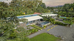 Luxury getaway just 1 mile from downtown La Fortuna