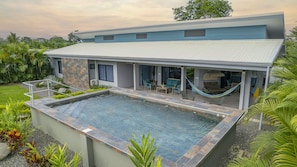 Comfortable 4 bedroom and 4 bathroom villa with private pool