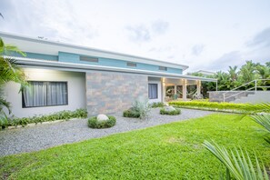 Comfortable 4 bedroom and 4 bathroom villa with private pool