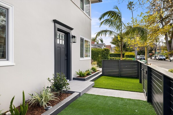 Entry with Gated Front Yard