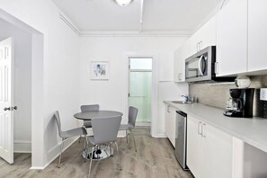 Kitchenette/Dining area