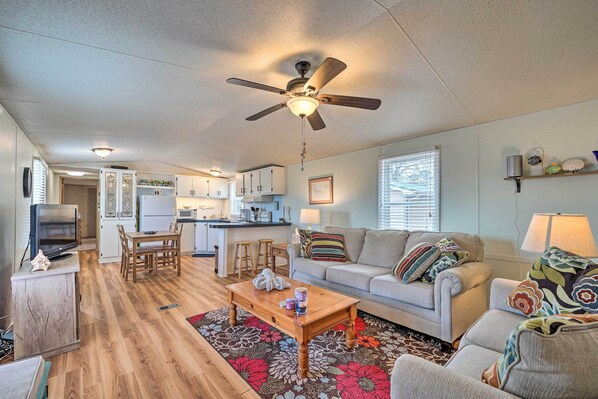 Supply Vacation Rental | 2BR | 2BA | Stairs Required | 1,000 Sq Ft
