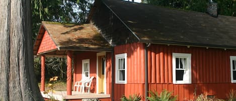 Cedar Springs Cabin at Mt Rainier