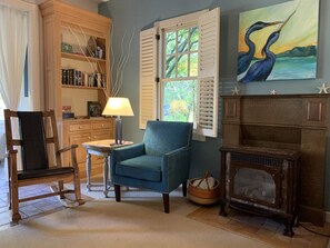 Little reading area in the living room_3210