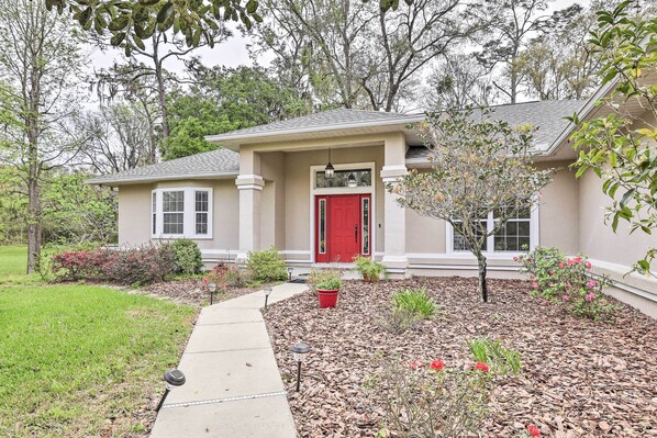 Ocala Vacation Rental | 3BR | 2BA | 2,561 Sq Ft | 2 Steps Required to Access