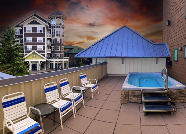 Highland House is a fantastic place to stay for your Snowshoe adventures.  The outdoor community hot tub is a fun and relaxing place to be after an amazing day of activities!