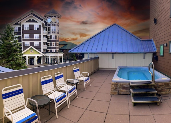 Highland House is a fantastic place to stay for your Snowshoe adventures. The outdoor community hot tub is a fun and relaxing place to be after an amazing day of activities!