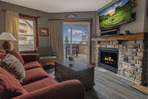 Welcome home to Highland House 110, a Village property with great sunset views and in the heart of Snowshoe!