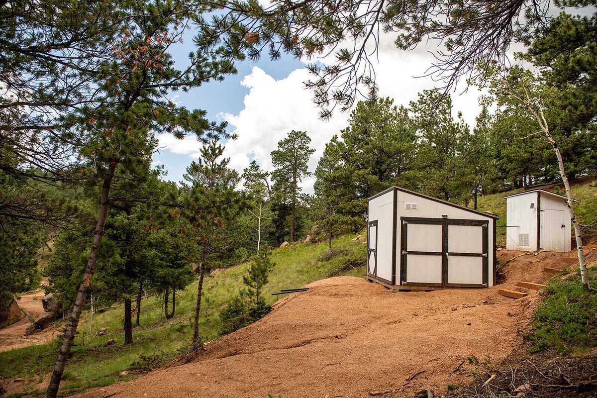 Cozy Off Grid Mountain Get-Away