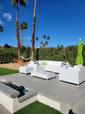 Lounge-firepit facing an amazing view of pool and mountains