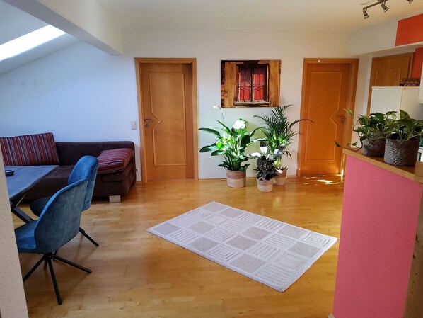 Ferienwohnung Antonia, 115qm, 2-4 Personen, 2 Schlafzimmer, grosse Terrasse, WLAN-Blick in den Essbereich