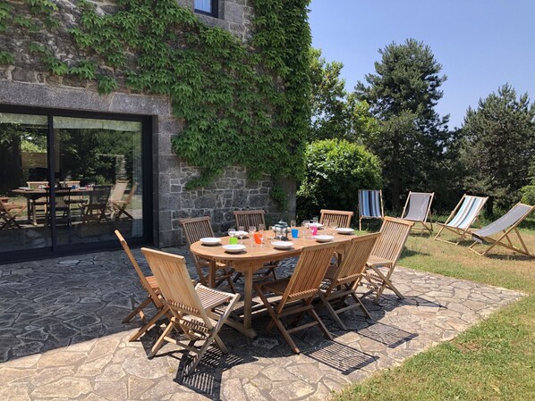 Outdoor dining