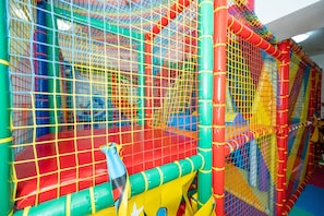 Area giochi per bambini (al coperto)