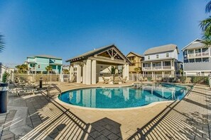 Community Pool & Hot Tub