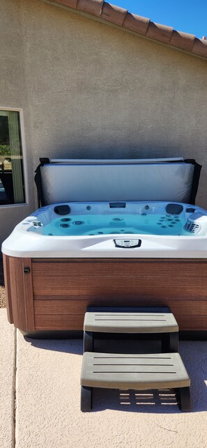 Hot tub ready for you 24/7.