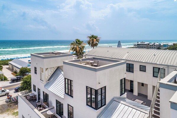 WELCOME TO THE RENOVATED LUXURY CONDO MUSICIAN IN SEASIDE