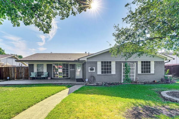 Richardson Vacation Rental | 4BR | 2BA | 1,782 Sq Ft | 1 Minor Step to Enter