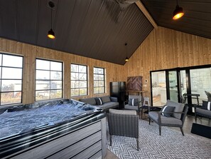Indoor spa tub