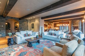 2.2-see-forever-121-telluride-living-room4