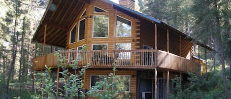 Fabulous Mountain Chalet on the Middlefork Payette