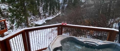 Hot Tub Overlooking the Payette River