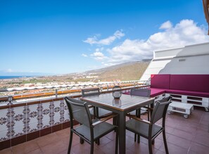 Try to have an aperitif on the balcony?