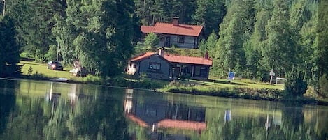 The holiday home for rent is the big upper house, the smaller holiday home below is the private holiday home of the landlord couple, which they only use themselves from time to time