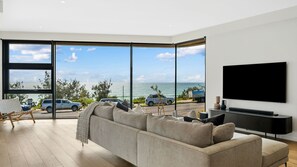 Floor-to-ceiling glazing