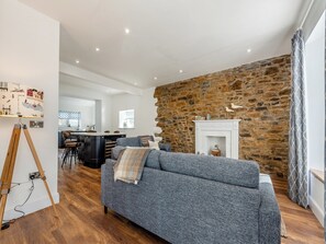Living room | Beachy View - Harbour Heights, Saundersfoot
