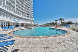 North Tower pool, one of 6 oceanfront pools
