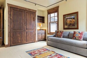 Living Room / Murphy Bedroom with Gas Fireplace