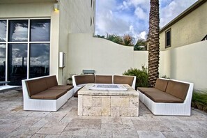 Fire pit area to enjoy in the evenings.