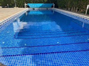 Easy step and seats into pool
 