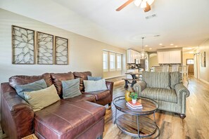 Living Room | Free WiFi | Central A/C | Electric Heating | Washer & Dryer