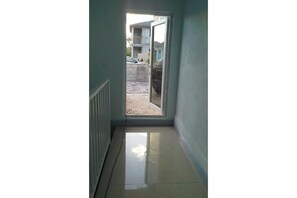 Unique, gated, 24 hr secure, one bedroom must try - entryway