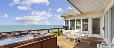 The breathtaking views of Lake Michigan promise an intimate retreat.