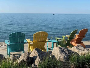Lakefront views of Lake Erie are so relaxing. 