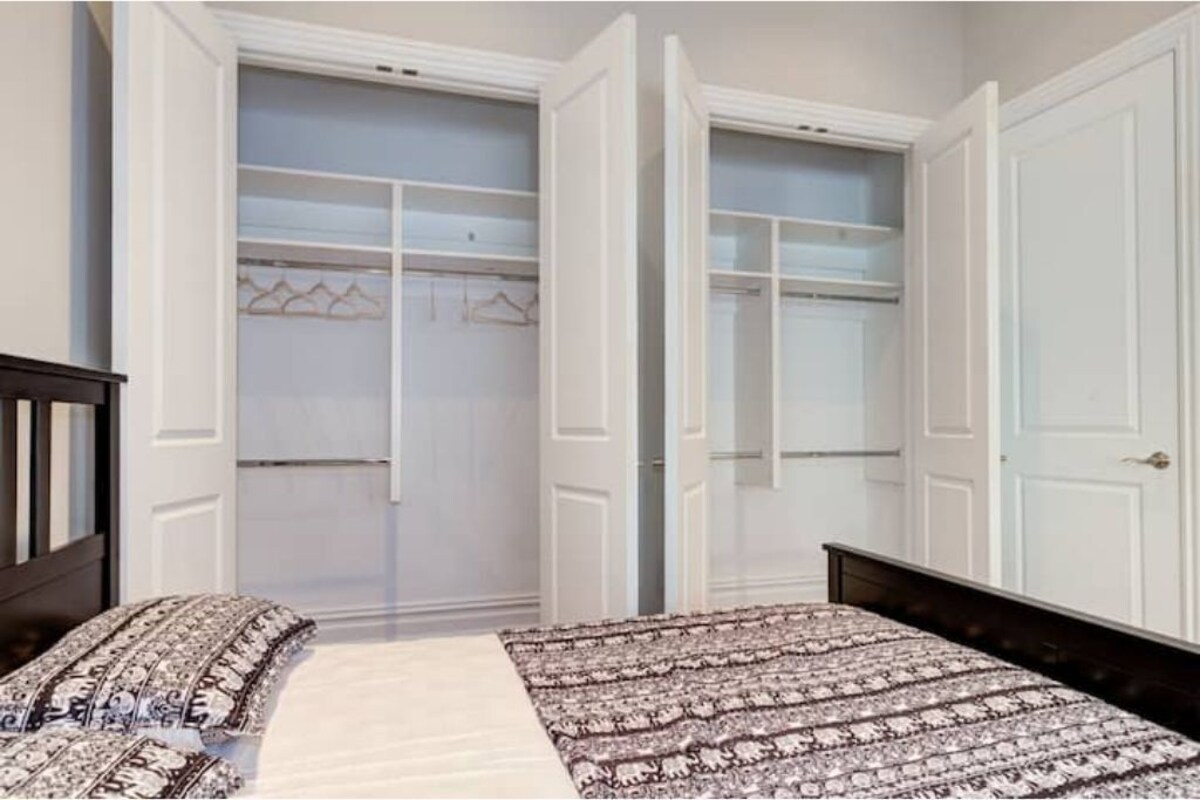 Luxury 1B/1B Apartment by Hudson – 10 mins to NYC