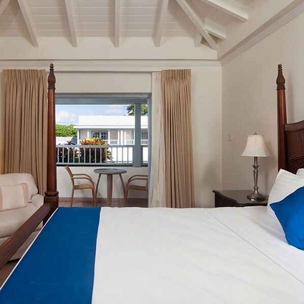 Unit with 1 King size bed. Exact unit will be assigned upon arrival. Views, colors and decor may vary.