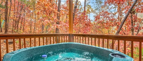 [1st Floor] 
-Hot Tub 
-Deck chairs