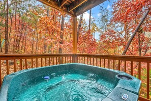 [1st Floor] 
-Hot Tub 
-Deck chairs