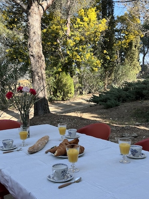 Outdoor dining