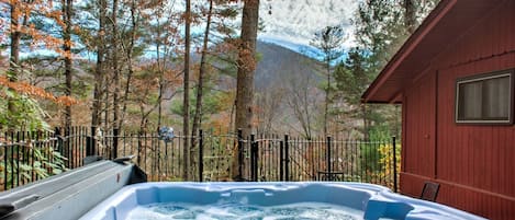 Hot Tub w/ Mountain Views at Hoot on The Hill