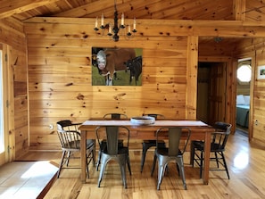 Dinning room table, seats 6
