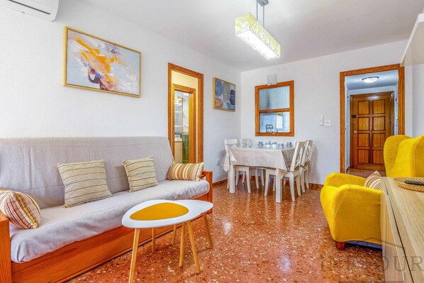 Communal lounge/ TV room,TV and multimedia,Living room,Dining area
